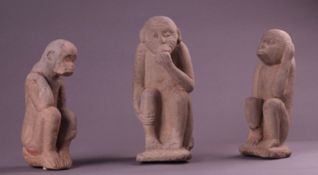 Композиция из трёх обезьян, закрывающих лапами глаза, уши и рот. Фото: hiec.org.vn