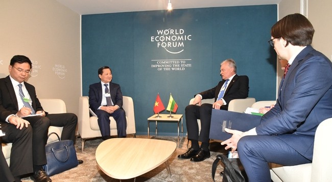 Вице-премьер Вьетнама Ле Минь Кхай на встрече с Президентом Литвы Гитанасом Науседой. Фото: МИД Вьетнама