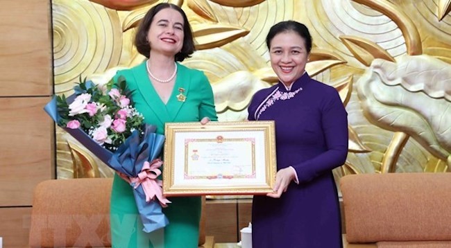 Посол Нгуен Фыонг Нга и Посол Австралии во Вьетнаме Робин Муди. Фото: VNA