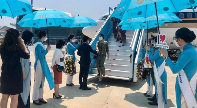 Иностранных гостей встречали в аэропорту Дананг 27 марта. Фото: VOV