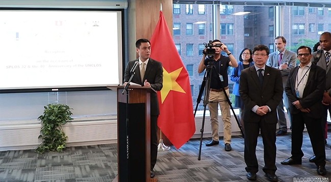 Посол Данг Хоанг Жанг, глава постоянной миссии Вьетнама при ООН, выступает на церемонии. Фото: baoquocte.vn
