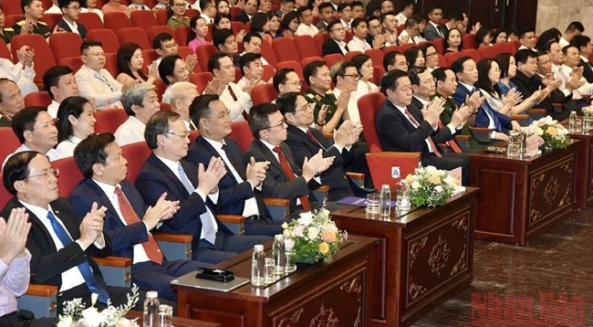 Руководители Партии и Государства на церемонии. Фото: Чан Хай