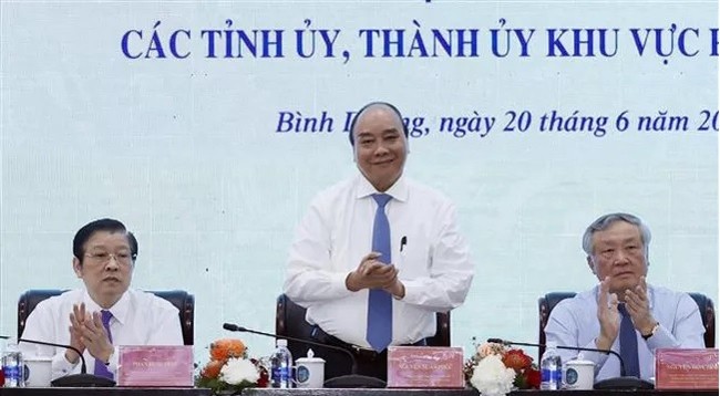 Президент Нгуен Суан Фук выступает на конференции. Фото: VNA