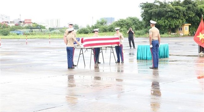 Церемония репатриации останков американских военнослужащих, пропавших без вести во время войны во Вьетнаме, состоявшаяся 9 июля 2021 г. Фото: VNA