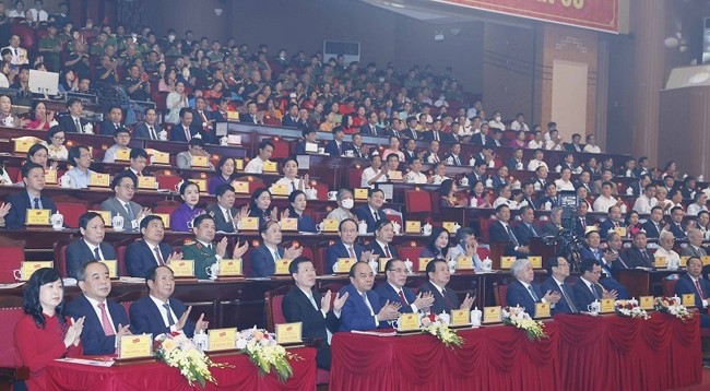 Действующие и бывшие руководители Партии и Государства на церемонии. Фото: VNA