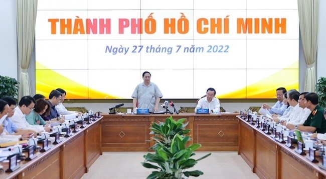 Премьер-министр Фам Минь Тьинь выступает на встрече. Фото: VGP