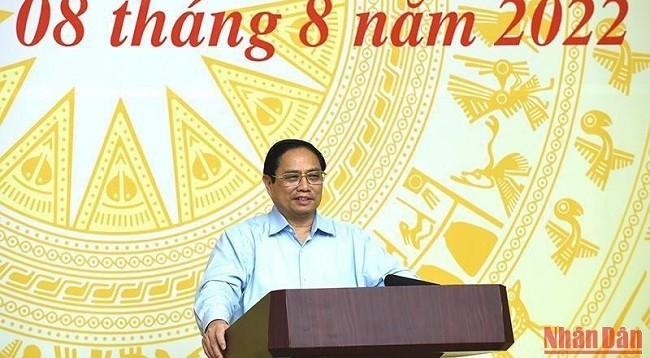 Премьер-министр Вьетнама Фам Минь Тьинь выступает на заседании. Фото: Чан Хай 
