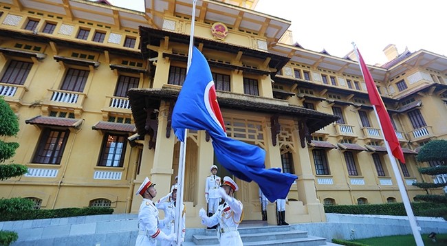 Церемония поднятия флага АСЕАН. Фото: vnexpress.net