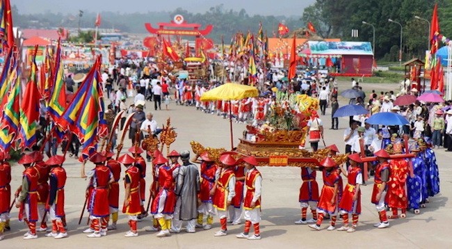 Культовое поклонение королям Хунгам. Фото: thegioidisan.vn.