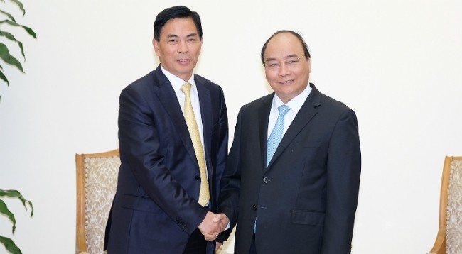 Премьер-министр Вьетнама Нгуен Суан Фук (справа) и Председатель корпорации «Цзя Юань» Чэнь Тяньцзин. Фото: VGP
