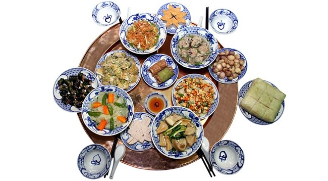 На новогоднем столе жителей старого Ханоя присутствовали деликатесы из разных районов страны. Фото: cand.com.vn